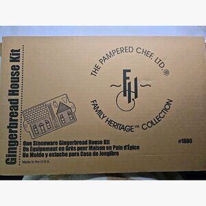 Pampered Chef Family Heritage Collection Gingerbread House Kit #1800 NEW IN BOX!